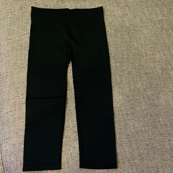 Prism 2 NWT 3/4 leggings. Forest green. - Picture 1 of 5